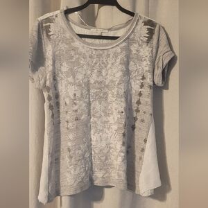 Miss Me Gray and White Lace Short Sleeve Top Flowy Back. Classy And Elegant.